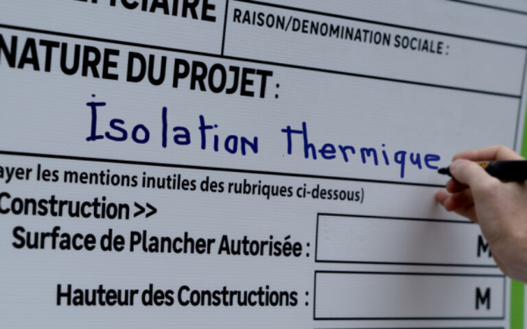 Travaux immobiliers : pour vivre heureux, vivons affichés ?