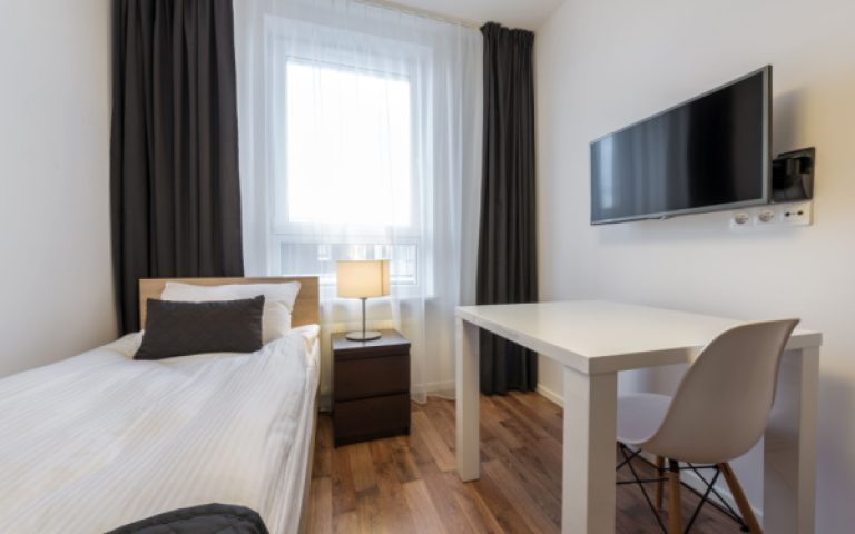 Louer une chambre : avec ou sans impôts ?