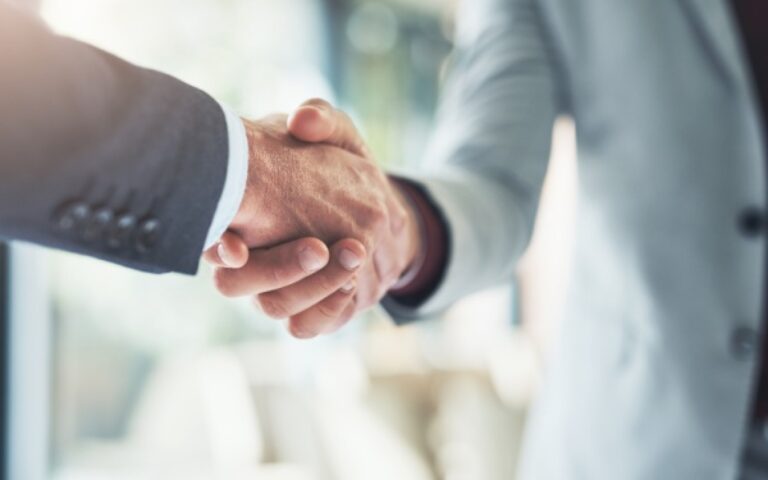 Associés de sociétés d’exercice libéral : des travailleurs indépendants ?