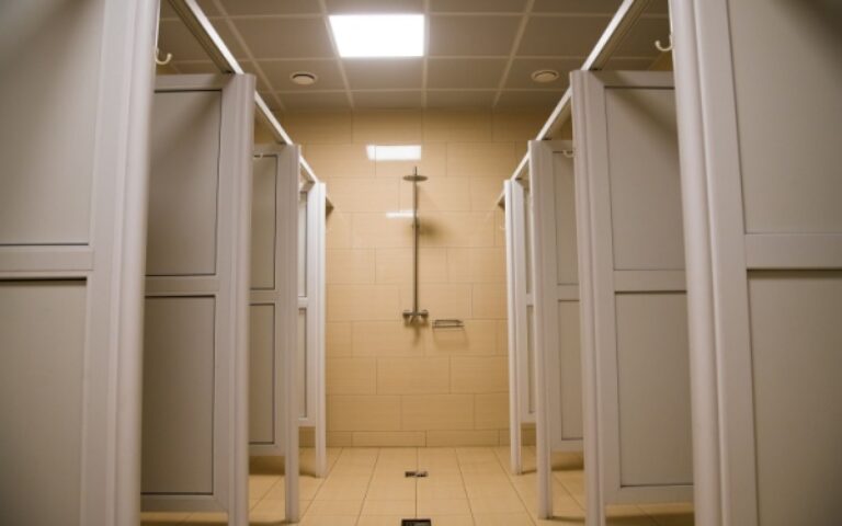 Mines et carrières et mise à disposition obligatoire de douches : pour qui et comment ?