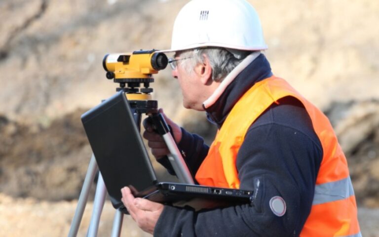 Géomètres-experts : précisions sur l’exercice en société