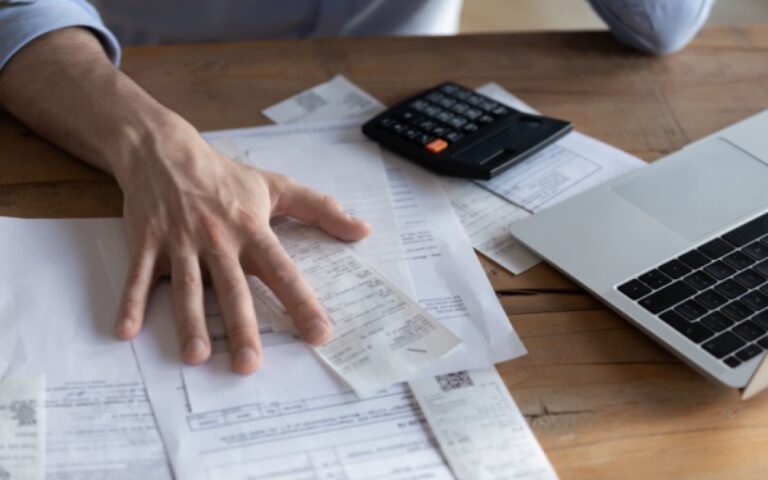 TVA et microentreprise : adoption, suspension, concertation ?