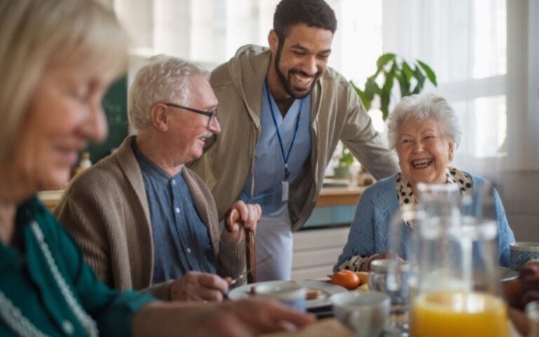 Accueil de jour des personnes âgées : un assouplissement de la règlementation