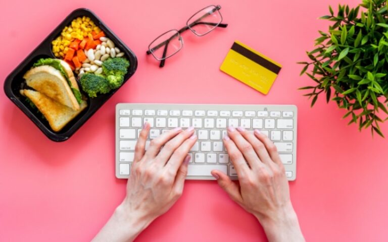 Titres-restaurant et télétravail : le juge tranche enfin !