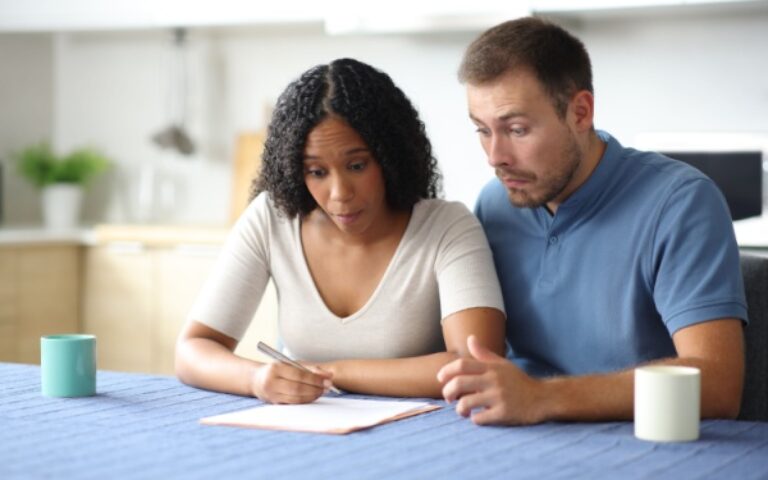 C’est l’histoire d’un couple qui tourne la page… mais pas celle de leur déclaration fiscale commune…