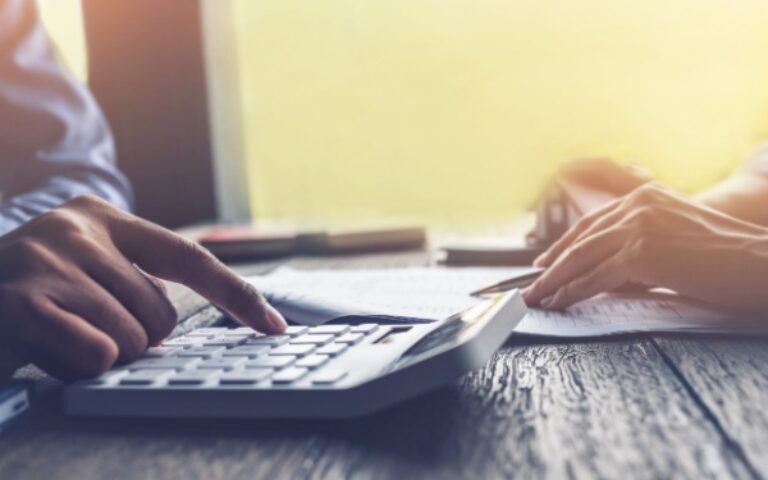 Tableau des cotisations sociales dues par les avocats – Année 2025