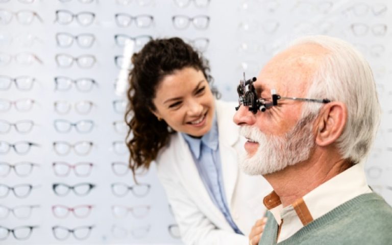 Opticien-lunetier : intervention possible dans les Ehpad